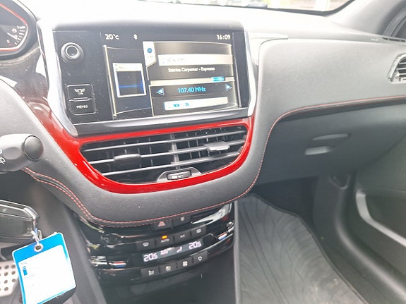 Peugeot 208 10 of 12