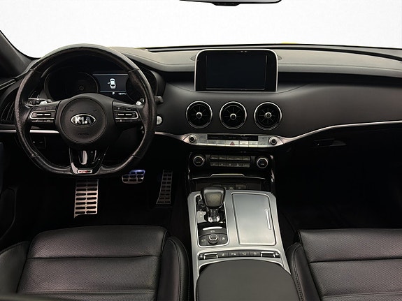 Kia Stinger 14 of 30