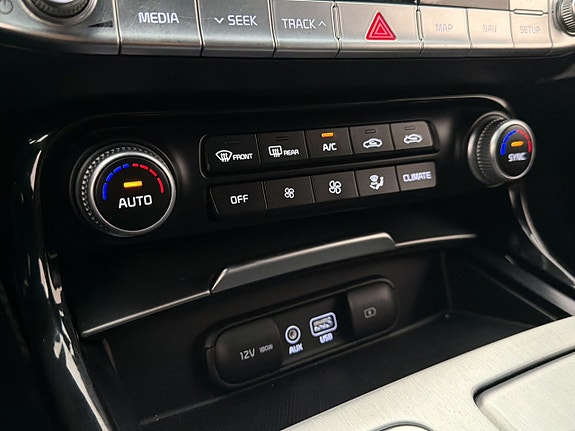 Kia Stinger 27 of 30