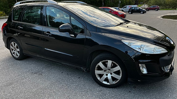 Peugeot 308 SW 4 of 8
