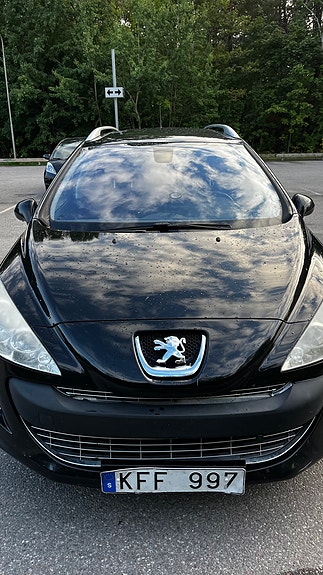 Peugeot 308 SW 2 of 8
