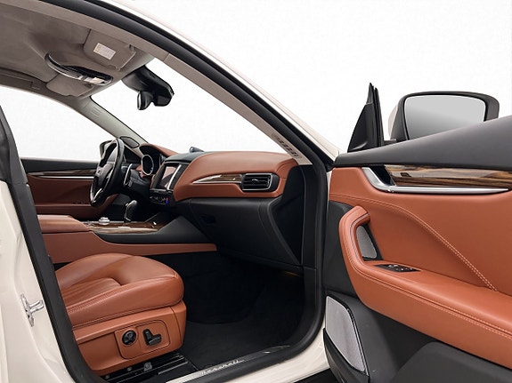 Maserati Levante 30 of 30