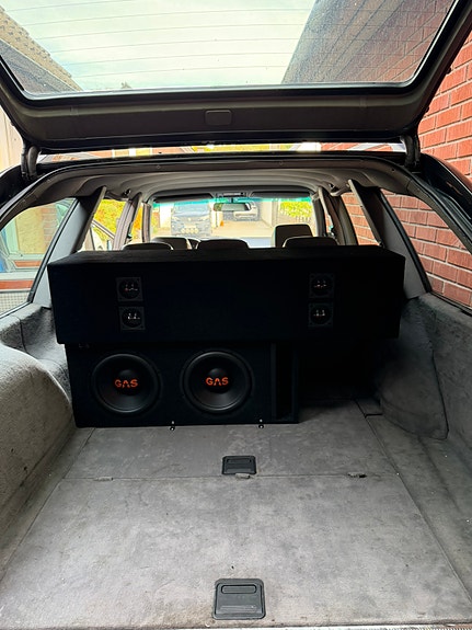 Mercedes-Benz 300 TD 9 of 11