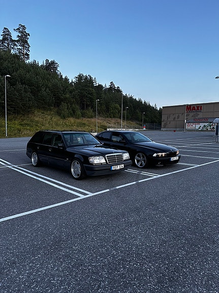 Mercedes-Benz 300 TD 4 of 11