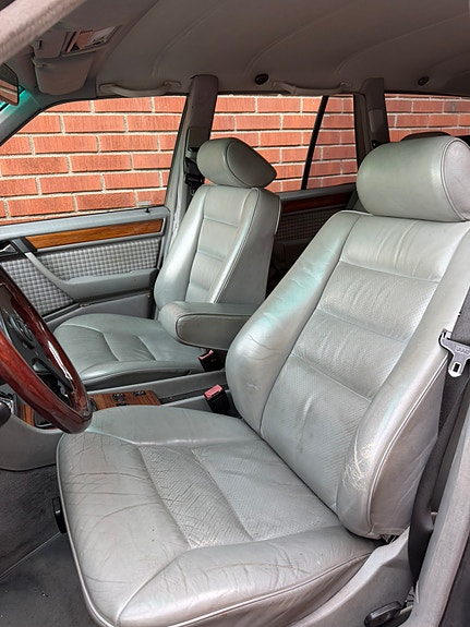 Mercedes-Benz 300 TD 6 of 11