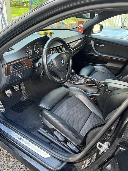 BMW 320d 4 of 6