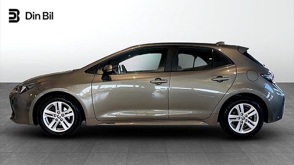 Toyota Corolla 2 of 13