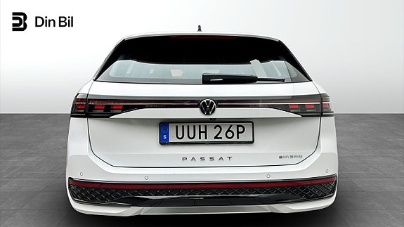 Volkswagen Passat 5 of 12