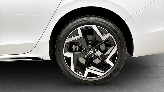 Volkswagen Passat 6 of 12