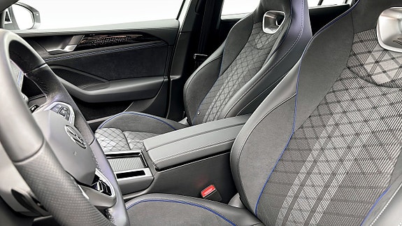 Volkswagen Passat 8 of 12