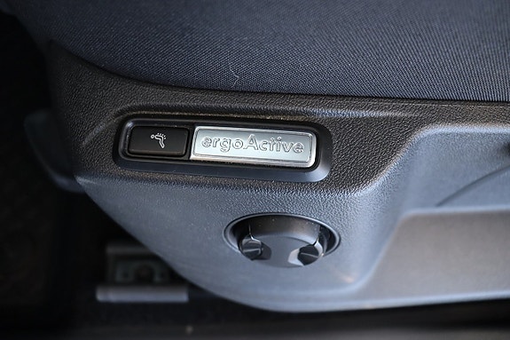 Volkswagen Tiguan 12 of 16