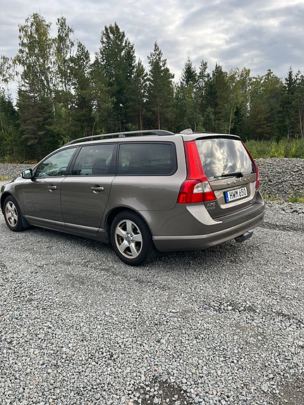 Volvo V70 3 of 9