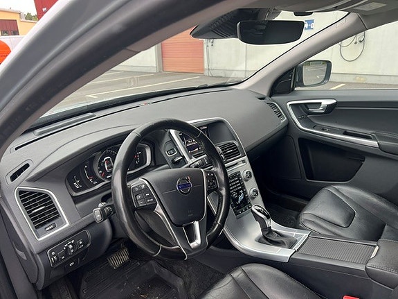 Volvo XC60 6 of 13