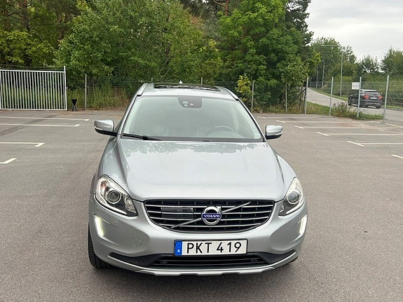 Volvo XC60 2 of 13