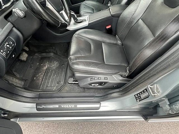 Volvo XC60 13 of 13