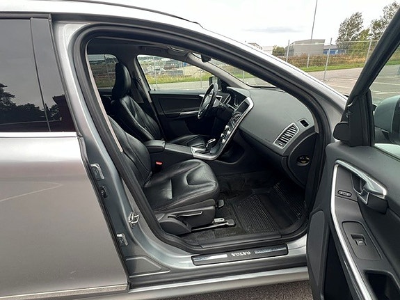 Volvo XC60 7 of 13