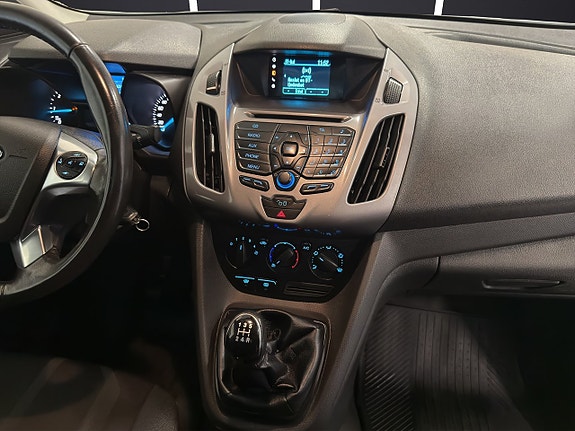 Ford Transit Connect 16 of 20