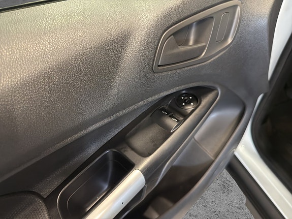 Ford Transit Connect 17 of 20