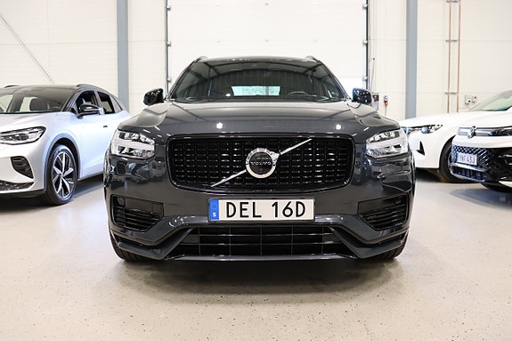 Volvo XC90 2 of 30