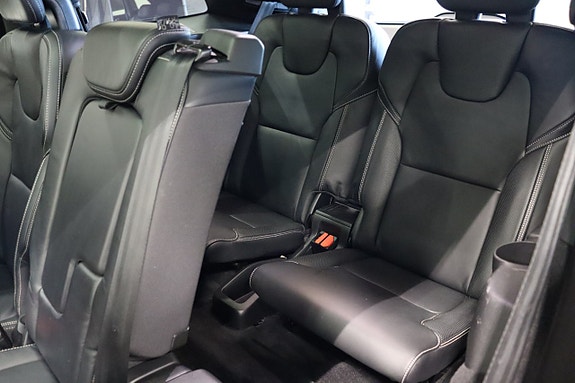 Volvo XC90 10 of 30