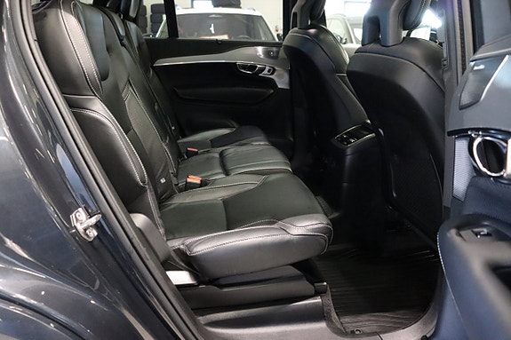 Volvo XC90 16 of 30