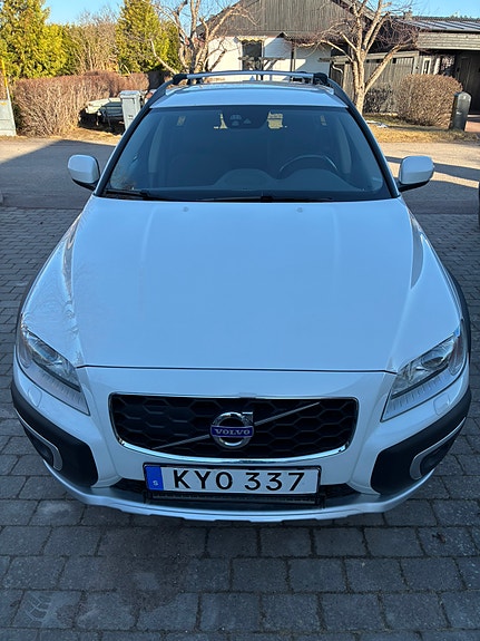 Volvo XC70 2 of 5