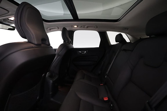 Volvo XC60 10 of 17