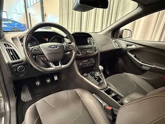 Ford Focus 9 of 15