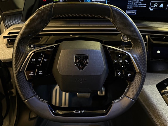 Peugeot e-3008 8 of 30