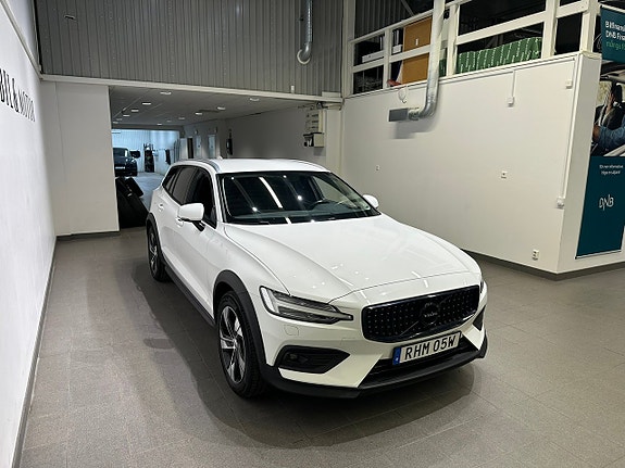 Volvo V60 Cross Country 4 of 14
