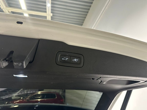 Volvo V60 Cross Country 14 of 14