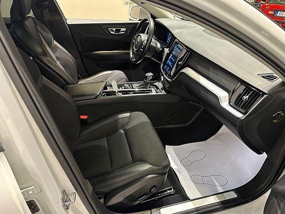 Volvo V60 Cross Country 7 of 14