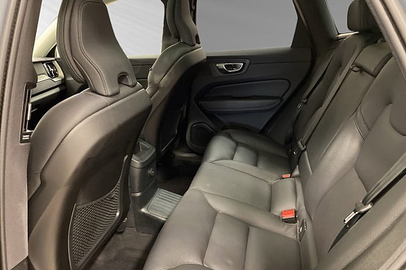 Volvo XC60 8 of 12