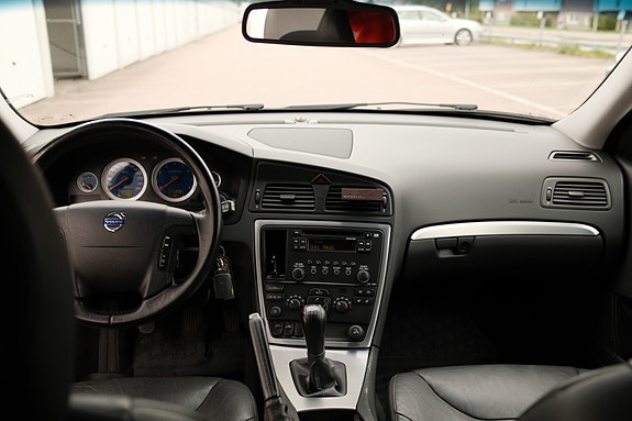 Volvo V70 12 of 22