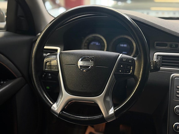 Volvo V70 9 of 22