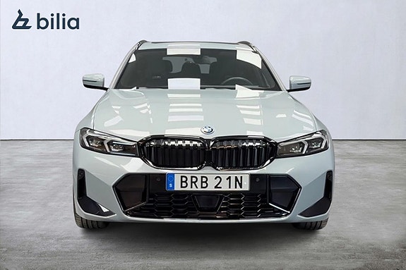 BMW 330e 8 of 17