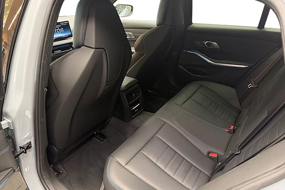 BMW 330e 11 of 17
