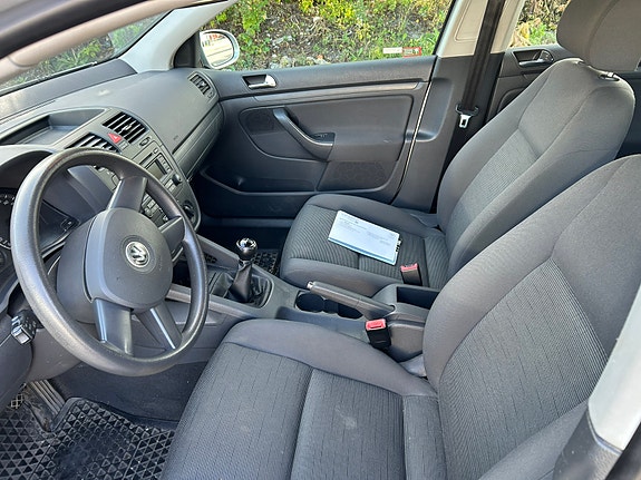 Volkswagen Golf V 9 of 15
