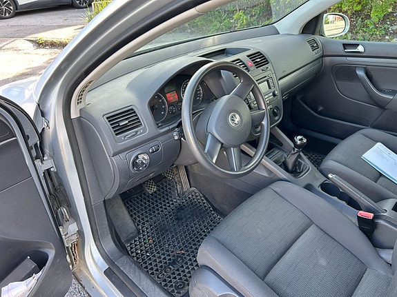 Volkswagen Golf V 8 of 15