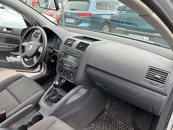 Volkswagen Golf V 11 of 15