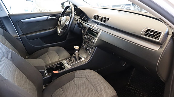 Volkswagen Passat 10 of 16
