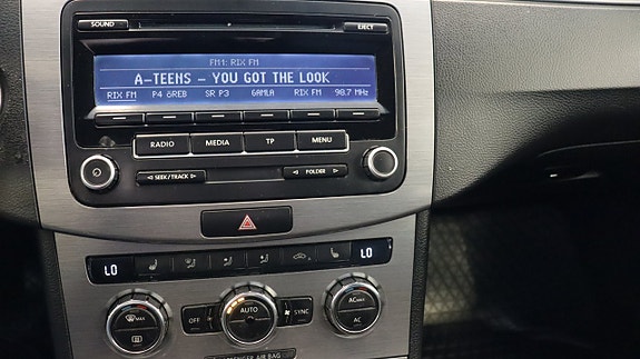 Volkswagen Passat 15 of 16