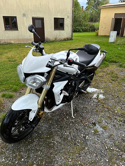 Triumph STREET TRIPLE 675 3 of 5