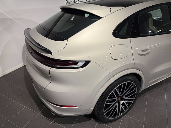 Porsche Cayenne 6 of 13