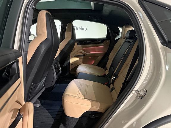 Porsche Cayenne 9 of 13