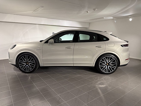 Porsche Cayenne 3 of 13