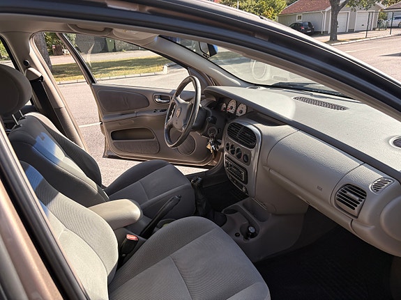 Chrysler Neon 5 of 11