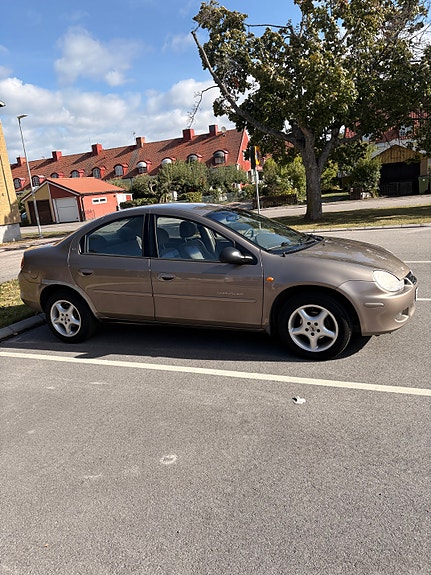 Chrysler Neon 2 of 11