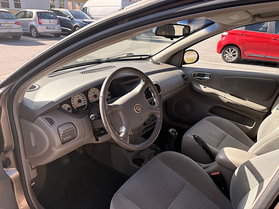 Chrysler Neon 3 of 11