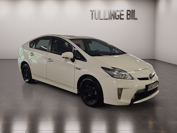 Toyota Prius Plug-in Hybrid 7 of 18